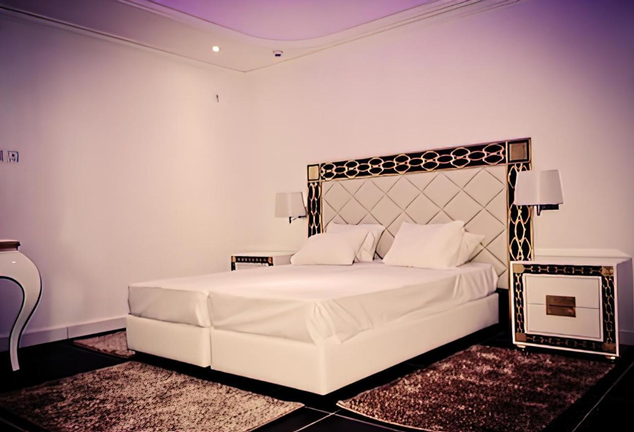 Hotel Raya Tichy Dış mekan fotoğraf