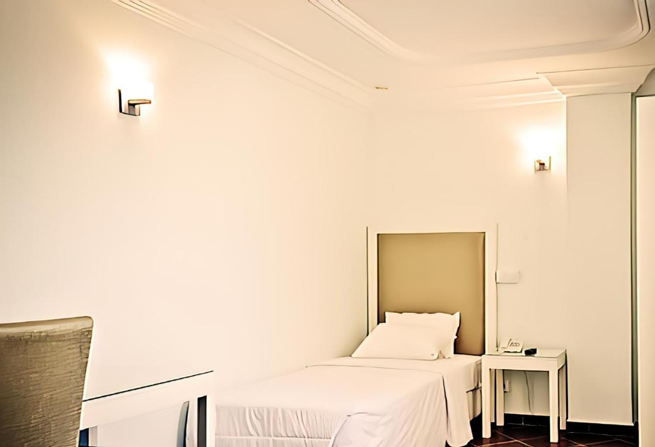 Hotel Raya Tichy Dış mekan fotoğraf